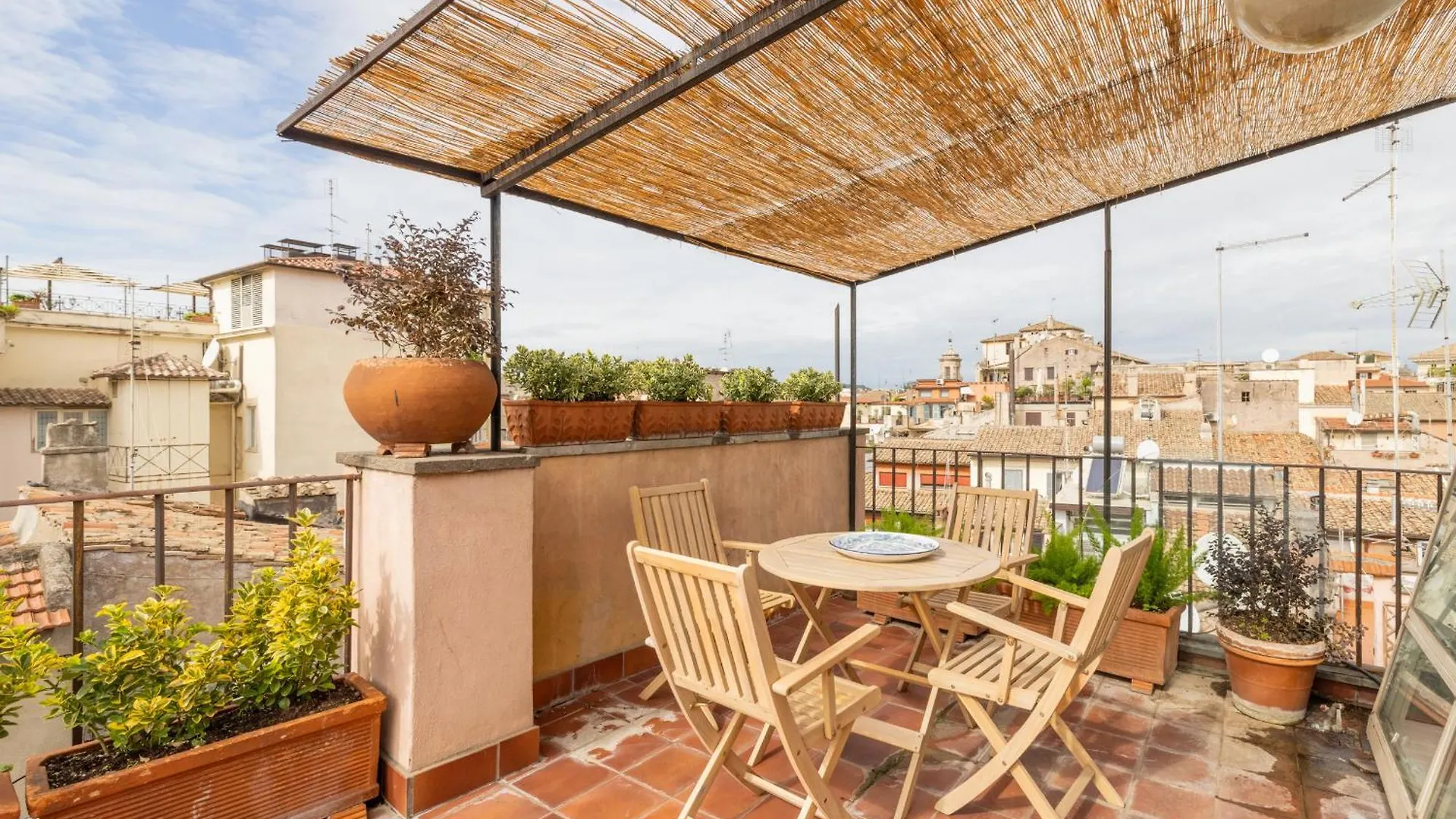 Pantheon Apartment With Terrace의 연락처